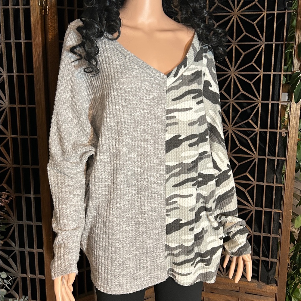 WHITE BURCH OVERSIZED THERMAL TOP L
